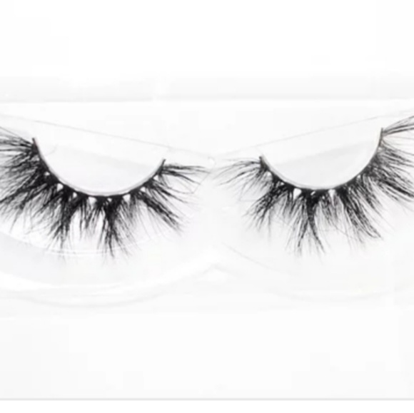 Selena Mink Lashes - Picture 1 of 8